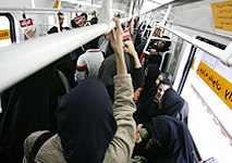 قطع هواکش داخل مترو در پاسخ به اعتراض مردم