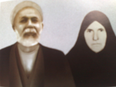 هاشمی رفسنجانی سه خواهر به نام های طیبه، طاهره و صدیقه و چهار برادر به نام های محمود، قاسم، احمد و محمد دارد. تصاویر وی در کنار برادرانش