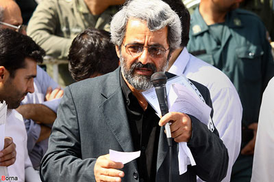 تجمع عده ای خاص در مقابل مجلس/تضعیف جایگاه قانونگذاری 