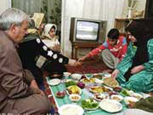 تغذیه مناسب ماه رمضان برای خانواده های روزه دار