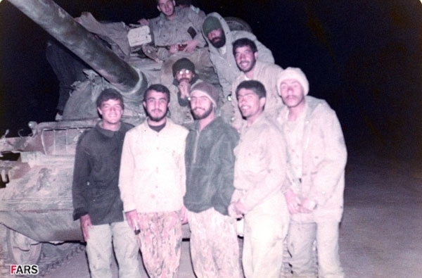 شهید علی اصغر صفرخانی فرمانده گردان شهادت(ردیف اول نفر دوم از چپ)