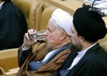حرفهای درگوشی سیدحسن خمینی و هاشمی رفسنجانی حرفهای درگوشی سیدحسن خمینی و هاشمی رفسنجانی