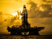 دکل‌های حفاری نفت ایران بیکارند؛ قرارداد کرایه دکل با سنگاپور امضا می‌شود!