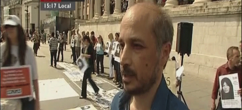  هدفم اين نبوده كه خداي نكرده چنين مقايسه اي بكنم.
يادآور مي شود برخي عناصر لابيت و دلال مسلك كه در دولت هاي سازندگي و اصلاحات فرصت كارچاق كني براي عناصري نظير اميراحمدي فراهم كرده بودند، تلاش داشتند شرايط مشابهي را در دولت اصولگرا فراهم كنند اما اظهارات اخير امير احمدي نشان مي دهد اين تحركات به بن بست خورده است.
گفتني است در پي تلاش مشايي براي نزديكي با هوشنگ اميراحمدي و امتياز دادن هاي -بخوانيد باج دادن هاي- دفتر رئيس جمهور به وي، روزنامه كيهان و ارائه اسنادي درباره هويت ضدانقلابي و آمريكايي هوشنگ اميراحمدي نسبت به روابط نزديك وي با اسفنديار رحيم مشايي هشدار داده بود و معلوم نيست اكنون كه هوشنگ اميراحمدي بار ديگر با صراحت به هويت واقعي خود اعتراف كرده است جناب مشايي در مقابل تلاش هاي سوال برانگيز خود براي برقراري ارتباط نزديك با اين عامل شناخته شده دشمن چه توجيهي دارد؟!
به گزارش رجا تقي كروبي فرزند مهدي كروبي كه در يكي از كميتههاي دبيرخانه مجمع تشخيص مصلحت نظام فعاليت داشت كه به تازگي دبير مجمع تشخيص مصلحت نظام دستور قطع همكاري و اخراج او را صادر كرده است.
بنابر اين گزارش، به دليل حاشيههايي كه وجود وي در اين كميته زيرمجموعه دبيرخانه ايجاد كرده بود، دستور قطع همكاري او صادر و مقرر شده از ورود وي به كليه محيطهاي مرتبط با مجمع ممانعت شود.
تقي كروبي استاد حقوق دانشگاه علم و فرهنگ است كه بارها در كلاسهاي درسي خود در دوران فتنه، هتاكيهايي را عليه نظام و مسئولان آن روا داشته است. اين در حالي است كه فرزند مهدي كروبي بارها با رسانههاي غربي به ويژه بيبيسي مصاحبه كرده و خوراك تبليغاتي مناسبي را براي دشمنان نظام مهيا كرده است.
تقي كروبي پيش از اين با حضور در برخي جلسات مربوط به دبيرخانه دسترسي نسبتا مناسبي به اخبار و اطلاعات كشور داشته كه علاوه بر سو استفادههاي سياسي از اين اخبار، اطلاعات و اسرار اين نهاد مهم نظام در برخي محافل منتشر و اعلام ميشد.
بزرگترین مأموریّت وهّابیون تا سال 2012 م. به اجرا در خواهد آمد؛ تا این سال همه نشانهها، نمادها و سوابق مسلمانان سلف و اهل بیت(ع) در امّ القرای اسلامی نابود خواهد شد و در غیبت همه سنّتهای اسلامی که در اثر بدعتهای سلفی و شرکآلود خواندن آن سنّتها از میان مسلمانان رخ بربسته، بنای اصلی «مسجدالحرام و مسجد النّبی» نیز در تیررس تیرهای زهرآلود ماسونی و شیطانی از جمله ابراج البیت، کارکردهای خود را از دست خواهد داد تا فراماسونری جهانی یا همان دجّال آخرالزّمان به راحتی بتواند حکومت جهانی شیطان را مستقر نماید.
بقیه رو تو ادامه مطلب بخونید
ادامه مطلب
تا مدتی پیش اماراتی های مقیم جنوب جزیره ابوموسی وقاحت و جسارت را به آنجا رسانه بودند که در پاسگاه پلیس خود پرچم امارات را برافراشته بودند و این یعنی حاکمیت امارات بر این جزیره همیشه ایرانی.از آن طرف محدوده آبهای جنوبی این جزیره بدون مراعات حق حاکمیت جمهوری اسلامی قلمرو شناورهای اماراتی و آمریکائی شده بود و این شناورها علیرغم نقض حاکمیت جمهوری اسلامی با پاسخی درخور مواجه نمی شدند و همین هم بود که روز به روز بر جسارت خود اضافه می کردند.
اما پس از آنکه نیروی دریائی سپاه حفاظت از این جزیره را بر عهده گرفت اوضاع به سرعت دگر گون شد .اولین قدم بچه های سپاه پائین کشیدن پرچم اماراتی ها و سرنگونی پایه پرچم آنها از بیخ بود.چرا که هم اماراتی ها و هم حامیان غربی آنها می بایست درک می کردند تنها یک پرچم شایستگی اهتزاز بر فراز این جزیره دارد و آن پرچم مزین به کلمه مبارک الله است.
در دومین گام کشتی های دریائی سپاه طی چند برخورد چنان درسی به شناورهای متجاوز اماراتی دادند که بساط ورود بی اجازه آنها به آبهای خلیج فارس برای همیشه برچیده شد.
گام سوم نیز زمینه برای بازگشت حاکمیت ایران به سکوی نفتی ایران واقع در جنوب "ابوموسی" بود.این سکو که بر اساس قرار داد منعقده در دوران پهلوی به امارتی ها تحویل شده بود پس از خاتمه قرار داد با پشتیبانی و همت بچه های نیرو دریائی سپاه مجددا در اختیار وزارت نفت قرار گرفت و ادعای شیوخ کوچک اما پر مدعای اماراتی در باب تعلیق آن به امارات برای همیشه بایگانی شد.
اینها و بسیاری دیگر از این ناگفته ها گوشه ای است از تفسیر این سخن حکیمانه حضرت امام که اگر سپاه نبود کشور هم نبود.
یکی از کارمندهای فدراسیون فوتبال(!) با عابری در خیابان تصادف می کند، کارمند فدراسیون از عابر بشدت صدمه دیده می خواهد تا خودش را به فدراسیون برساند. در آنجا کارمند سابق(!) برای عابر صدمه دیده کارت بازی صادر می کند(!) تا از طریق بیمه ورزشی بتواند پول صدمه دیده از تصادف را به عابر و خانواده اش بدهد!
بقیه رو تو ادامه مطلب بخونید
ادامه مطلب
یکی از شاگردان عارف، آیت الله قاضی در اوایل انقلاب، پیش بینی جالبی از سرنوشت همراهان و یاران حضرت امام کرده اند که خواندنی است.
عارف ربانی مرحوم آیت الحق حاج سید هاشم رضوی از شاگردان مرحوم آیت الله قاضی در سال 1370 در سن 99 سالگی به لقاء الله پیوست.
ایشان اوائل انقلاب فرموده بودند : اطرافیان آقای خمینی دو گروه هستند ، یک گروه آخرتشان به دنیا می چربد و یک گروه دنیایشان به آخرتشان می چربد . آن گروه که آخرتشان مقدم به دنیا است ، دور و بر آقای خامنه ای جمع هستند ولی آنان که دنیاشان به آخرت مقدم است از دور و بر امام و بعد هم آیت الله خامنه ای جدا می شوند.
پس از اظهارات توهین آمیز آقای دستغیب به ساحت ولایت فقیه جمع کثیری از مردم در مقابل مسجد ایشان درشهر شیراز تجمع و تحصن کردند و صرفا به شعار دادن و عزاداری به مناسبت شهادت مولای متقیان امیر مومنان، پرداختند.
در حین تجمع اعتراض امیز مردم شاگران آقای دستغیب برای مظلوم نمائی، شیشه های مسجد را شکستند و از پشت بام مسجد بر سر مردم سنگ و آجر و کپسول آتش نشانی انداختند و همزمان عده ای اوباش با چوب و چماق بر سر مردم ریختند که در این برخورد وحشیانه دهها تن زخمی شدند و به بیمارستان منتقل شدند.
بر اساس آخرین اطلاعات 24 نفر در بیمارستان بستری شدند و تعدادی نیز به صورت سرپائی مداوا شدند.
بقیه رو تو ادامه مطلب بخونید
ادامه مطلب
ديشب در تجمعي كه در مقابل منزل مهدي كروبي شكل گرفته بود، تعدادي از هموطنان در اثر تيراندازي دچار حادثه شدند.
بر اساس اخبار رسيده تجمع اعتراض آميزي كه در مقابل منزل كروبي شكل گرفته بود پس از بوجود آمدن تنش، با تيراندازي محافظان وي روبرو شد كه طي اين حادثه 4 تن از حاضران در تجمع اعتراض آميز زخمي شدند.
متهمـــــــان انفجــــار 8 شهريور 60 را بيشتر بشناسيد
در بررسي ابعاد ناگفته،ابهام آلود و قابل پيگيري پرونده انفجار دفتر نخست وزيري و شهادت شهيدان رجايي و باهنر درباره چگونگي نفوذ مسعود كشميري مجرم رديف اول اين پرونده به اطلاعات نخست وزيري به نام برخي چهره ها بر مي خوريم كه در اين زمينه نقش داشته اند؛
در ادامه به معرفي مختصر برخي از اين چهر ه ها مي پردازيم.
بقیه رو تو ادامه مطلب بخونید
ادامه مطلب
پرونده فوتبال ناپاک مسلماً به ذکر اتفاقاتی هم نیاز دارد که البته نمی توان آنها را تایید شده نامید. در بازار فوتبال ایران اخبار و ماجراهای تایید نشده زیاد است و بازار شایعات و نقل قول ها داغ داغ است. بلاخره در فوتبال 400 میلیارد تومانی حاشیه هایی هرچند سکرت برای اهالی فوتبال ایران آن هم به صورت خودآگاه و ناخودآگاه ایجاد می شود . این طبیعی است.
به گزارش جهان اتفاقات و ماجراهایی که شما را انگشت به دهان می گذارند. پس پیش از خواندن این مطالب ظرفیتتان را بالا ببرید.، چون مطمئناً با خواندن این اتفاقات تکان می خورید. البته تا آنجایی که توانسته ایم وارد حریم خصوصی افراد نشده ایم و نامی هم از هیچ کس نبرده ایم. اما آن ماجراها بر اساس شنیده ها و پی گیری های ژورنالیست چلچراغ به دست آمده است و طبیعتاً چلچراغ درستی یا نادرستی این اتفاقات را تأیید نمی کند. این شما و این هم ماجراهای تکان دهنده فوتبال ایران.
بقیه رو تو ادامه مطلب بخونید
ادامه مطلب
سايت ضد ديني خود نويس که بزرگترين افتخارش حمايت از فتنه گران مي باشد در آستانه فرا رسيدن شبهاي قدر و نزول قرآن وقاحت خود را علني کرده و در مطلبي به قلم فردي به نام مسعود شيطان پرست (که به دروغ خود را موحد نامگذاري کرده است) به تمسخر آيات قرآن پرداخته و با بي شرمي کامل از کتاب الهي به عنوان کتاب بي سرو ته و کتاب افسانه اي نام برده است.
اين قلم به مزد هتاک در ادامه خصومت ذاتي خود با کتاب الهي به تمسخر معجزه بودن قرآن پرداخته و وجود خوارج، وهابي ها، القاعده و جندالله را نتيجه برداشت ها از آيات قرآن دانسته است. نويسنده سايت حامي ميرحسين در ادامه به طرح اتهامي زشت به دانش آموزان ايراني طي30 سال پرداخت و مدعي شد يکي از دلايل معجزه نبودن قرآن اين است که30 ميليون دانش آموز که هر روز سر صف مدرسه اين آيات را شنيده اند جزء سرسخت ترين منتقدان قرآن هستند.
گفتني است سايت خودنويس پس از انتخابات سال گذشته و به منظور حمايت از اقدامات ساختارشکنانه از سوي يکي از کاريکاتوريست هاي فراري از وطن روزنامه هاي مدعي اصلاح طلبي راه اندازي شده است.
،کیهان نوشت:در حالي كه «گابريل نبت» مدير مالي شركت سوئدي اوريف ليم با حمله به كيهان، هرگونه وابستگي و كمك اين شركت به برخي از جريانات سياسي برانداز در جريان فتنه پس از انتخابات سال گذشته را رد مي كند، جريان رسانه اي ضدانقلاب خارج از كشور، موج جديدي از تبليغات بر ضد نظام را آغاز كرده اند.
راديو فردا، ارگان رسمي سازمان سيا، طي روزهاي اخير با برقراري ارتباط با مشاوران ارشد و مديران اين شركت هرمي، پلمب دفتر اوريف ليم در تهران را محكوم كرد.
بي بي سي فارسي نيز در اقدامي مشابه با حمله به كيهان و درج سخنان مدير مالي اوريف ليم كوشيد تا با رد اتهاماتي نظير هرمي بودن و تخلفات عديده مالياتي، برخورد با اين شركت را اقدامي سياسي جلوه دهد. از سوي ديگر جريانات شكست خورده سياسي خارج نشين نيز با جنجال رسانه اي سعي در القاي اين شائبه كردند كه ايران اين اقدام را در پاسخ به تحريم هاي چندي پيش اتحاديه اروپايي و كانادا انجام داده است.
بقیه رو تو ادامه مطلب بخونید
ادامه مطلب
محمدعلی ابطحی در جدیدترین مطلب "وب نوشت" خود به خاطراتی از گذشته وبلاگ نویسی خود اشاره کرد و نوشت: یکبار من بیرون دفترم بودم.
آن موقع ها هم خیلی که وضعمان خوب بود، با dialup وصل میشدیم. کلی مکافات داشت. یکی از دوستانم پسورد من را داشت که تلفنی گاهی باهاش هماهنگ میکردم که راس ساعت 4:30 دقیقه صفحه را up کند. صبحیه مطلب را نوشته بودم. هر روز هم عکس جدید میگذاشتم. عکسها آن موقع تو آرشیوم شماره داشت.
بقیه رو تو ادامه مطلب بخونید
ادامه مطلب
سايت جوان مدعي شد عقبه فكري نظريه جديد مشايي از يك محقق ايراني - مقيم آمريكا- گرفته شده است.
در حالی که طی چند هفته گذشته جنجال بسیاری در خصوص آنچه که«مکتب ایرانی» خوانده شد به سطح رسانه راه یافت ،اخبار بدست آمده از پشت پرده جالب این مکتب و چگونگی راه یافتن آن به حوزه سیاسی کشور حکایت دارد.
،شاید بتوان نقطه پیوند شروع خبر شدن مکتب ایرانی را با همایش ایرانیان خارج ازکشور آغاز کرد.رئیس دفتر رئیس جمهور گرچه در این همایش پر رمز و راز سخنانی در خصوص مکتب ایرانی به میان آورد اما پرسش اصلی و اساسی اینجاست که مبدع این تئوری کیست؟.
بنا بر اطلاعات بدست آمده مبدع این تئوری شخصی به نام پروفسور«ریچارد.ن.فرای» با ملیت آمریکایی می باشد که در مرکز مطالعات خاورمیانه در آمریکا مشغول به فعالیت می باشد.
نکته قابل توجه این که وی این نظریات را درقالب کتابی به نام «عصر زرین فرهنگ ایران» منتشر کرده و کتاب فوق توسط یکی از انتشارات ایرانی نیز ترجمه به چاپ می رسد.
از دیگرسو ماجرای این مکتب و این کتاب زمانی جالب می شود که بدانیم وی امسال از میهمانان دومین همایش ایرانیان خارج از کشور بوده است.
گفته می شود بیان مکتب ایرانی عاریت گرفته شده از کتاب «عصر زرین فرهنگ ایران» توسط ریچارد .ن.فرای بوده و این نظریه ،بومی نبوده و توسط این فرد مطرح شده بود.
در همین حال مشخص نیست دلیل عاریت گیری رئیس دفتر رئیس جمهور از نظریه یک شخص آمریکایی که در مرکز مطالعات خاورمیانه درآمریکا به فعالیت مشغول بوده و حتی اخباری از پژوهش های ضد ساختار سیاسی کنونی ایران را نیز در پرونده داشته به چه علت می باشد.
تکمیلی:گفتنی است ریچارد فرای همچنین پیش از این کتاب«ایران کبیر،ادیسه قرن بیستم» را به نگارش درآورده بود.این سیر پژوهشی فرای نشان می دهد که وی کدامین محور را در ایران نشانه گرفته و چگونه به دنبال تفکیک سازی در هویت ملت ایران می باشد،چیزی که متاسفانه مورد دقت برخی افراد قرار نگرفته است.
رسانه های غربی حدود دو هفته است که بر سر ماجرای خانمی به نام سکینه محمدی آشتیانی معرکه سیاسی گرفته اند و این مساله را نشان دهنده نقض بی سابقه حقوق بشر در ایران می دانند.
این موضوع تا جایی برای غربی ها اهمیت یافته که روز شنبه را روز بین المللی این زن ایرانی نامیده اند تا بدین وسیله بتوانند به اعمال فشارسیاسی خود درباره این پرونده به ایران ادامه دهند. ![