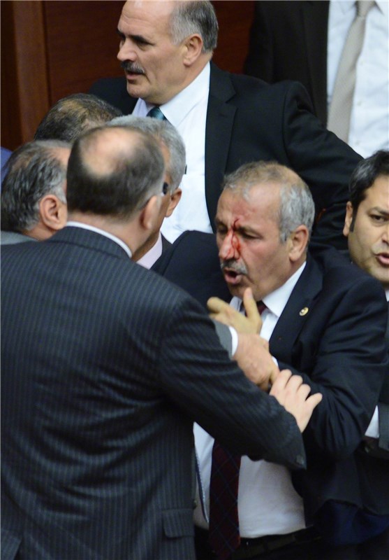 کتک‌کاری مجدد در پارلمان ترکیه